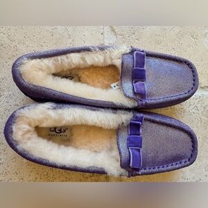 NWT Ugg Annmarie Big Kids slippers 
Style: 1003086K-Petunia
Size 6